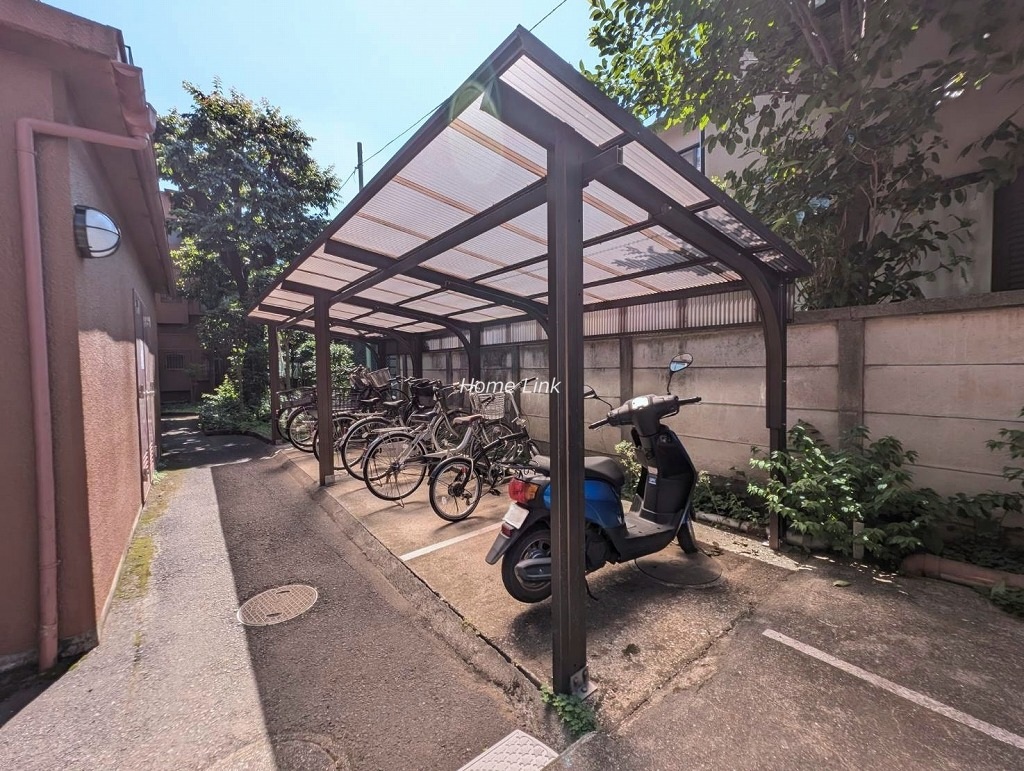 キャニオンビュー成増　バイク置き場